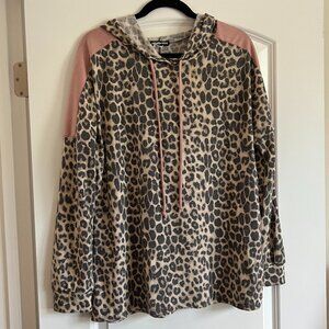 Leopard hoodie with pink accents